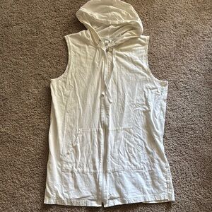 💜 3 for $10 Croft & Barrow Cream Sleeveless Hoodie Vest